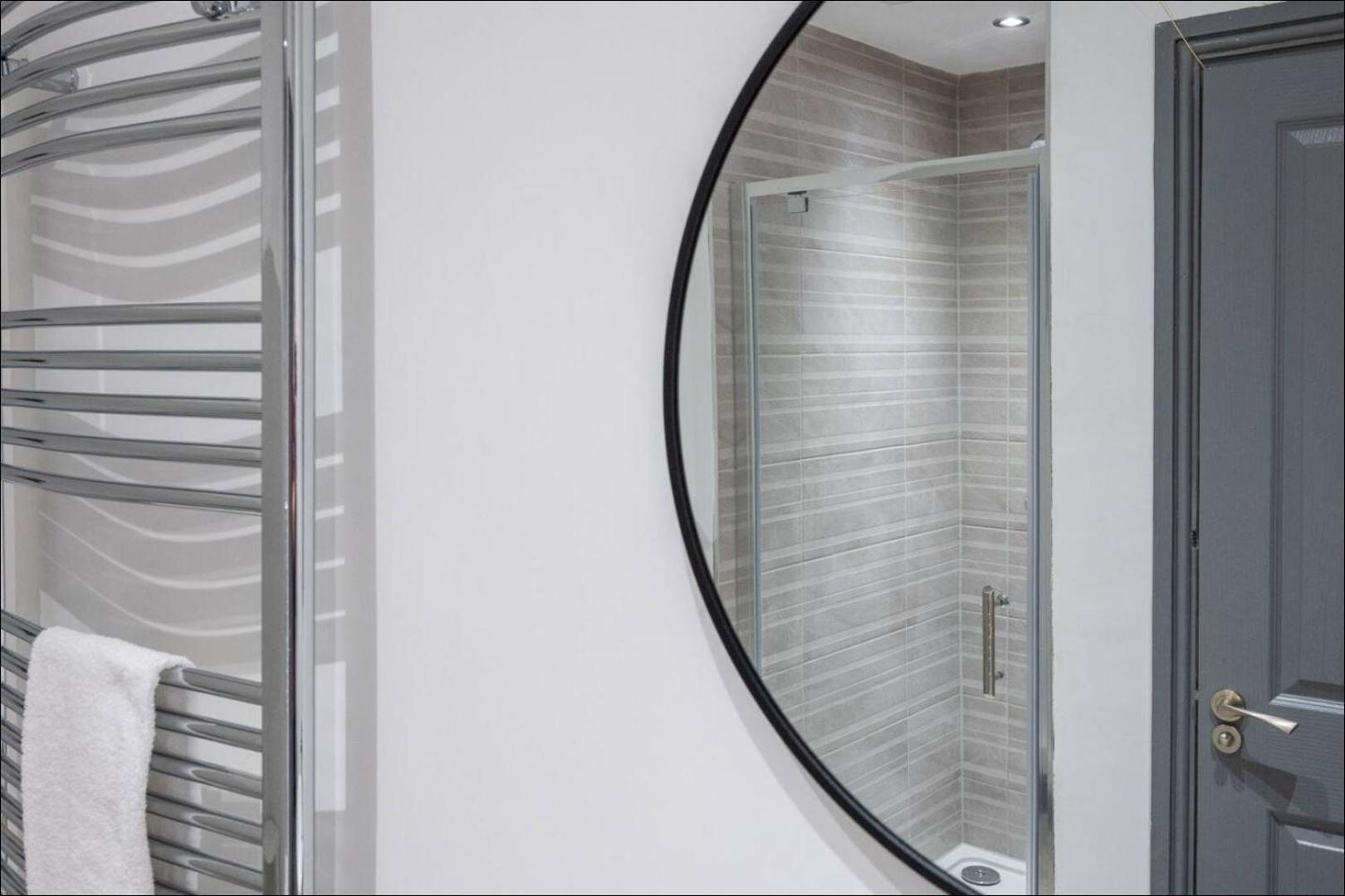 Stunning One Bedroom Apartments Near Shops & Central كارديف المظهر الخارجي الصورة